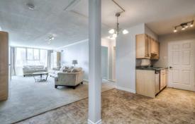 4 odalılar daire Carlton Street'da, Kanada. C$941,000