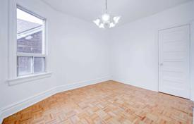 8 odalılar şehir içinde müstakil ev Old Toronto'da, Kanada. C$1,750,000