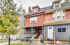 4 odalılar konak Old Toronto'da, Kanada. C$1,562,000