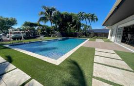 Şehir içinde müstakil ev – Miami sahili, Florida, Amerika Birleşik Devletleri. $3,499,000