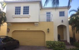 Yazlık ev – Aventura, Florida, Amerika Birleşik Devletleri. $829,000