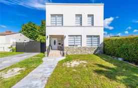 Şehir içinde müstakil ev 228 m² Miami'de, Amerika Birleşik Devletleri. $900,000
