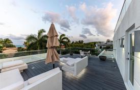 Şehir içinde müstakil ev – North Atlantic Boulevard, Fort Lauderdale, Florida,  Amerika Birleşik Devletleri. $5,699,000