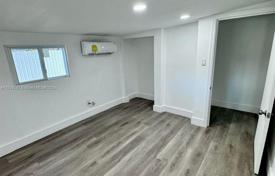 2 odalılar şehir içinde müstakil ev 134 m² Miami'de, Amerika Birleşik Devletleri. $459,000