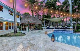 8 odalılar villa 737 m² Miami'de, Amerika Birleşik Devletleri. 1,591,000 €