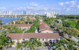 Şehir içinde müstakil ev – North Miami Beach, Florida, Amerika Birleşik Devletleri. $710,000