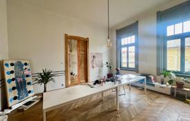 4 odalılar daire 115 m² District VIII (Józsefváros)'da, Macaristan. 375,000 €