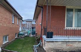 4 odalılar şehir içinde müstakil ev North York'da, Kanada. C$1,690,000