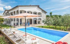 7 odalılar şehir içinde müstakil ev 480 m² Porec'te, Hırvatistan. 1,499,000 €