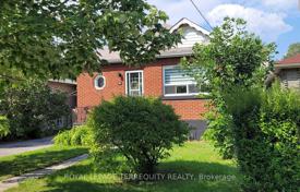 7 odalılar şehir içinde müstakil ev Etobicoke'de, Kanada. C$1,343,000