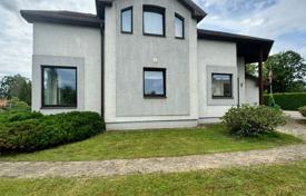 10 odalılar villa 315 m² Zemgale Suburb'da, Letonya. 372,000 €