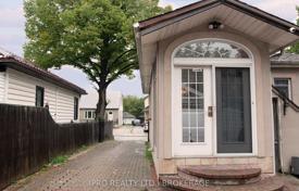 8 odalılar şehir içinde müstakil ev Etobicoke'de, Kanada. C$1,487,000