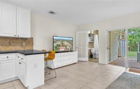 4 odalılar şehir içinde müstakil ev 202 m² Miami'de, Amerika Birleşik Devletleri. $850,000