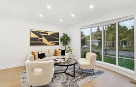 14 odalılar şehir içinde müstakil ev North York'da, Kanada. C$2,328,000