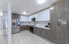 4 odalılar şehir içinde müstakil ev 264 m² Miami'de, Amerika Birleşik Devletleri. $650,000