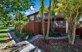 3 odalılar şehir içinde müstakil ev 139 m² Miami'de, Amerika Birleşik Devletleri. $419,000