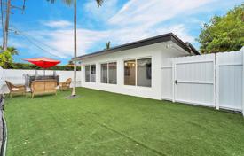 4 odalılar şehir içinde müstakil ev 279 m² Miami'de, Amerika Birleşik Devletleri. $1,650,000