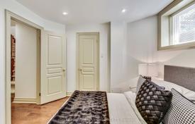 7 odalılar konak Old Toronto'da, Kanada. C$2,896,000
