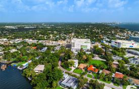 Şehir içinde müstakil ev – Miami, Florida, Amerika Birleşik Devletleri. $2,775,000