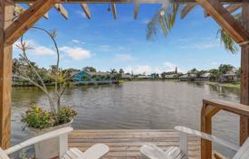 3 odalılar şehir içinde müstakil ev 263 m² Florida'da, Amerika Birleşik Devletleri. $995,000