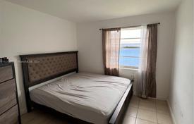 3 odalılar şehir içinde müstakil ev 104 m² Miami'de, Amerika Birleşik Devletleri. $365,000