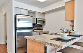 6 odalılar daire North York'da, Kanada. C$898,000