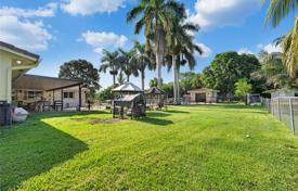 Şehir içinde müstakil ev – Davie, Broward, Florida,  Amerika Birleşik Devletleri. $1,299,000
