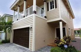 4 odalılar şehir içinde müstakil ev 221 m² Homestead'da, Amerika Birleşik Devletleri. $548,000