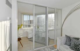 2 odalılar daire East York'da, Kanada. C$707,000