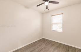 4 odalılar şehir içinde müstakil ev 177 m² Miami'de, Amerika Birleşik Devletleri. $450,000