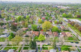 9 odalılar şehir içinde müstakil ev Etobicoke'de, Kanada. C$1,503,000