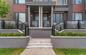 4 odalılar konak Etobicoke'de, Kanada. C$1,014,000