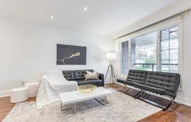 8 odalılar konak North York'da, Kanada. C$1,404,000