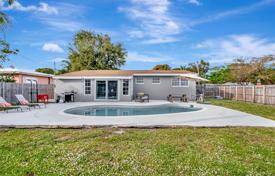 4 odalılar şehir içinde müstakil ev 151 m² Miami'de, Amerika Birleşik Devletleri. $670,000