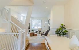 5 odalılar şehir içinde müstakil ev Logan Avenue'de, Kanada. C$2,528,000