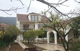 7 odalılar yazlık ev 630 m² Tivat city'da, Karadağ. 850,000 €
