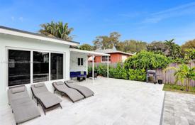3 odalılar şehir içinde müstakil ev 168 m² Miami'de, Amerika Birleşik Devletleri. $750,000