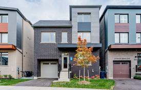 9 odalılar şehir içinde müstakil ev Scarborough'da, Kanada. C$1,909,000