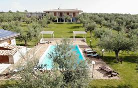 5 odalılar villa 400 m² Loreto Aprutino'da, İtalya. 4,050,000 €