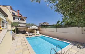 5 odalılar şehir içinde müstakil ev 260 m² Porec'te, Hırvatistan. 550,000 €