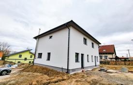 Şehir içinde müstakil ev – Central Bohemian Region, Çekya. 360,000 €