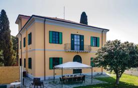 10 odalılar villa Lucca'da, İtalya. 1,500,000 €