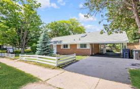4 odalılar şehir içinde müstakil ev Scarborough'da, Kanada. C$1,535,000