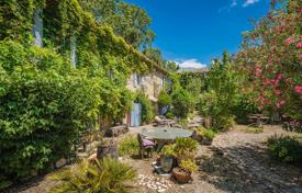 Villa – Saint-Rémy-de-Provence, Bouches-du-Rhône, Provence - Alpes - Cote d'Azur,  Fransa. 3,300,000 €