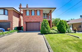 11 odalılar şehir içinde müstakil ev Etobicoke'de, Kanada. C$2,197,000