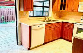 3 odalılar şehir içinde müstakil ev 144 m² Miami'de, Amerika Birleşik Devletleri. $425,000