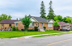 9 odalılar şehir içinde müstakil ev Scarborough'da, Kanada. C$1,617,000