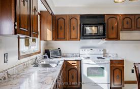 8 odalılar konak Old Toronto'da, Kanada. C$2,014,000