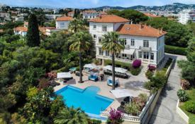 12 odalılar konak Cannes'da, Fransa. 30,000 € haftalık