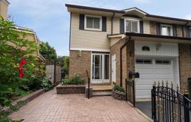 4 odalılar konak Etobicoke'de, Kanada. C$1,232,000